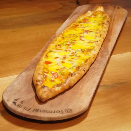 Kaşarlı Sebzeli Pide