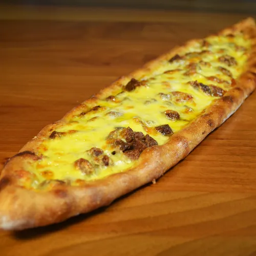 Kavurmalı Kaşarlı Pide